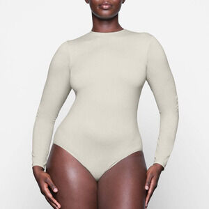 Skims Women's Plus Size Essential Light Long Sleeve Bodysuit | Talc NWT Size 3X